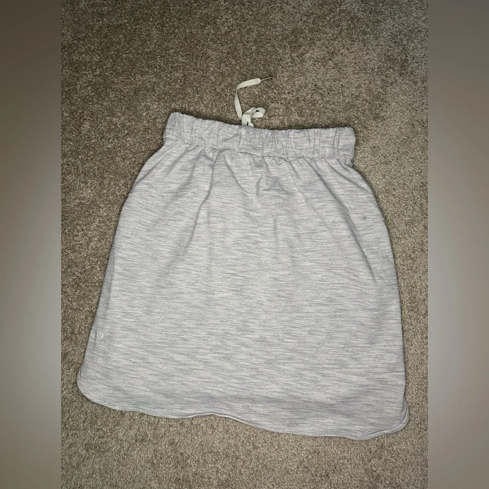 Lululemon On the Fly Woven Skirt - Picture 3 of 4